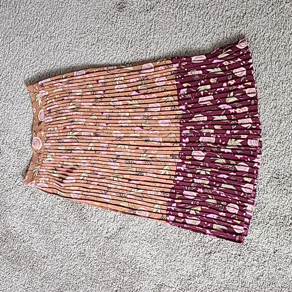 Pleated Midi Skirt - Picture 2 of 8